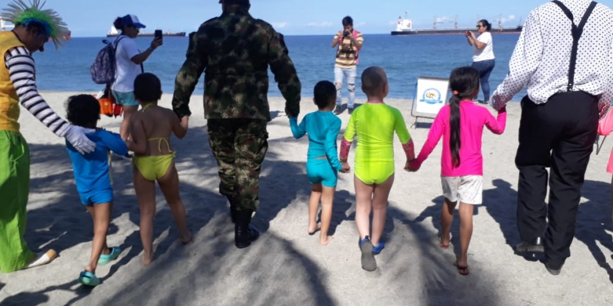 Niños pacientes oncológicos viajaron de Villavicencio a Santa Marta a conocer el mar