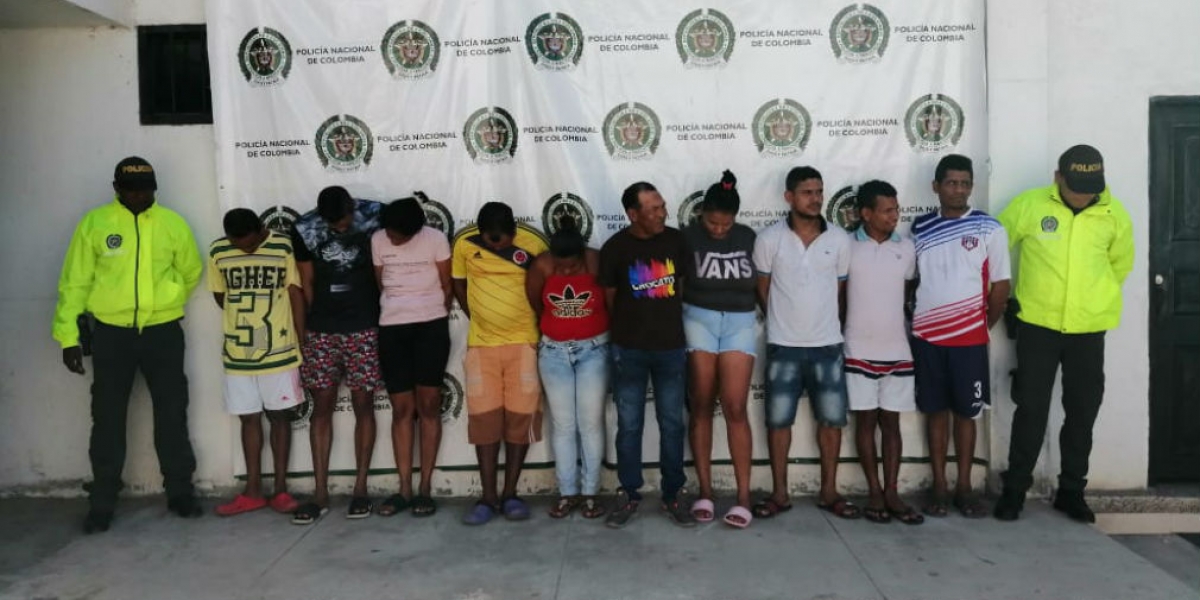 Presuntos miembros de 'Los Chulos' capturados en Santa Marta.