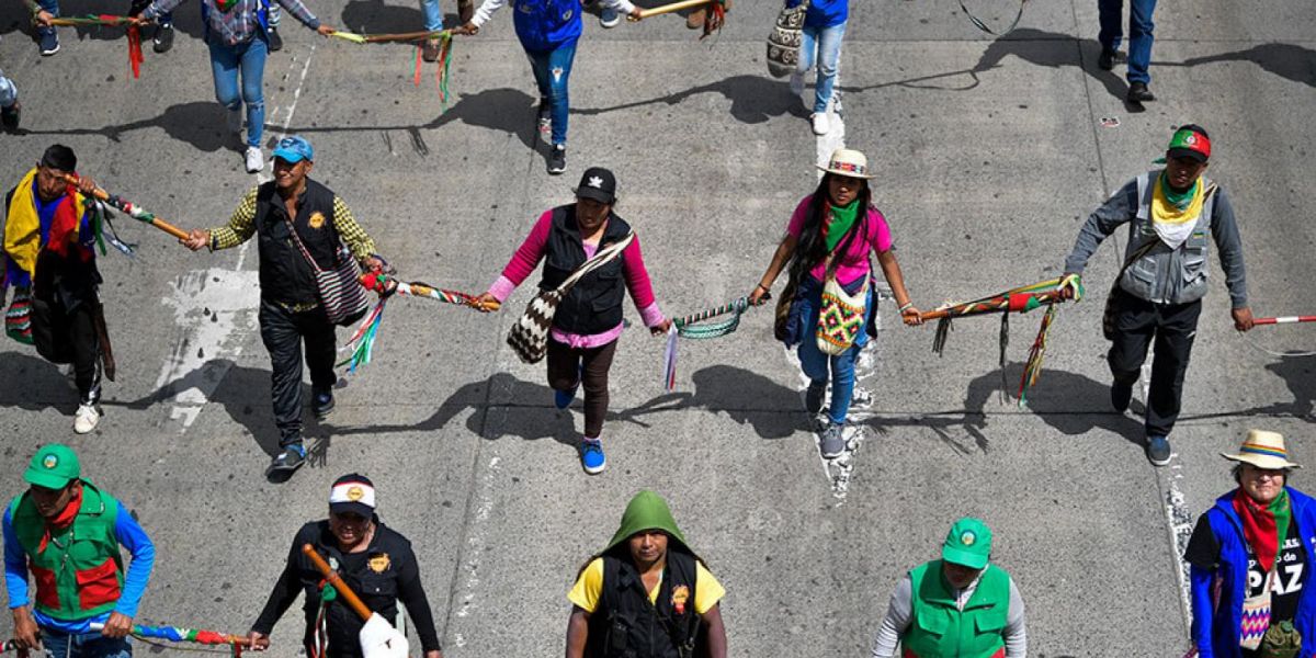 Noticias Caracol Guardia indígena en la marcha 4D en Bogotá