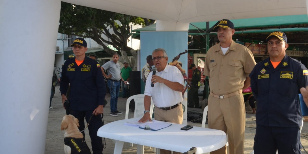 El secretario de Gobierno Distrital, Adolfo Bula, y autoridades del Distrito