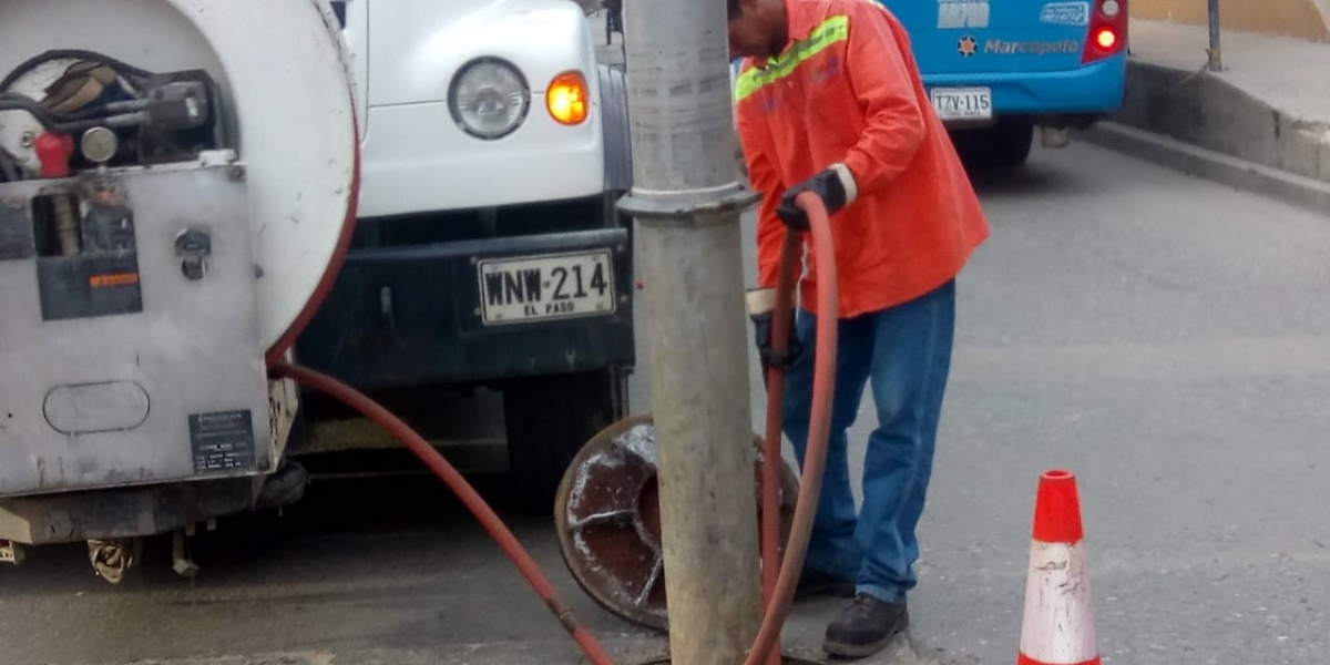 Mantenimiento preventivo en el sistema de alcantarillado de El Rodadero