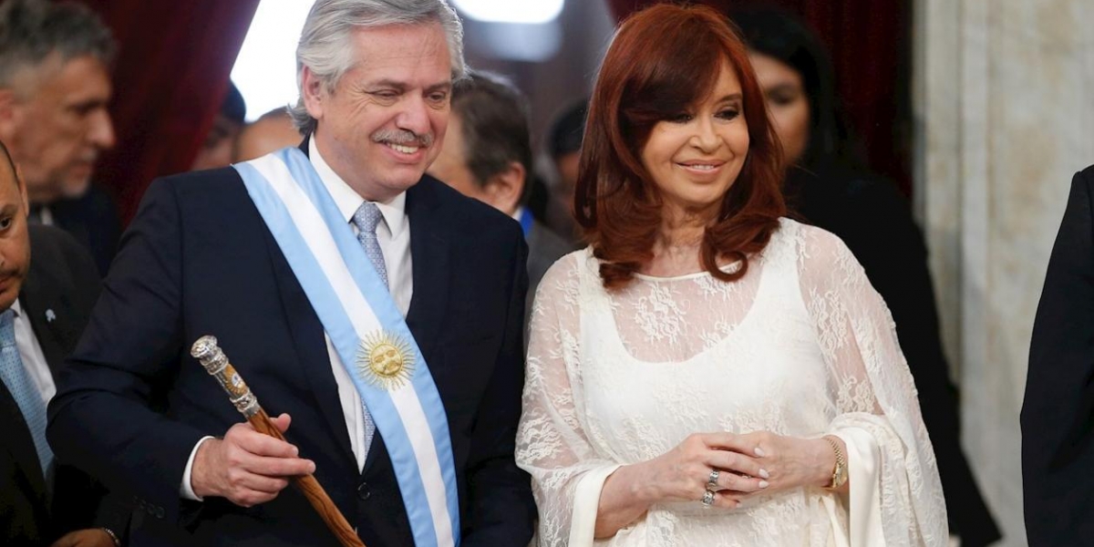 Alberto Fernández asumió este martes la Presidencia de Argentina. A su lado Cristina Fernández, su vicepresidenta.