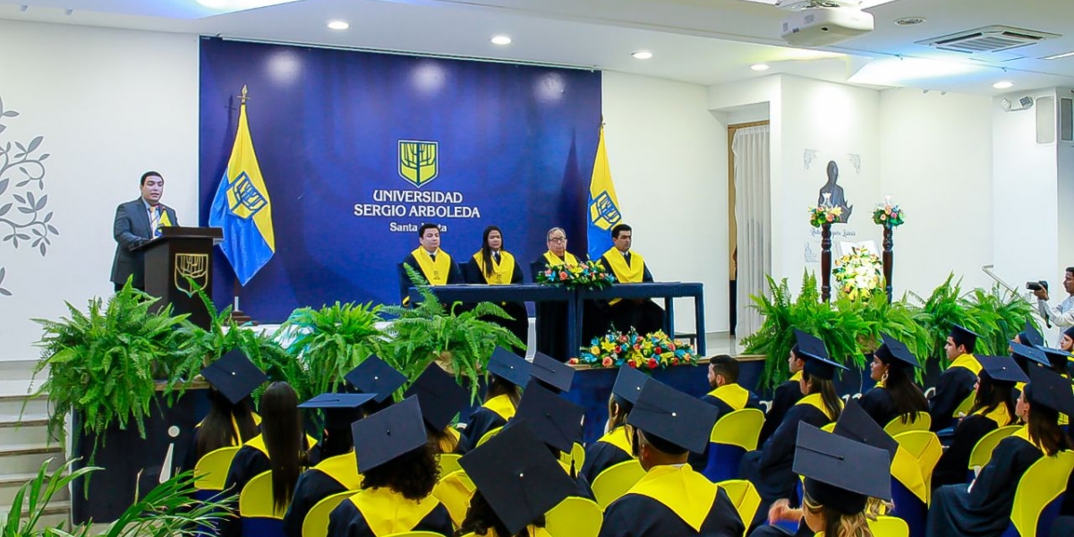 Ceremonia de graduación en la Sergio Arboleda, Santa Marta