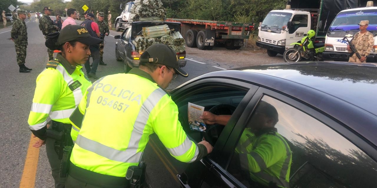 Policía realiza labores de control en vías de Santa Marta