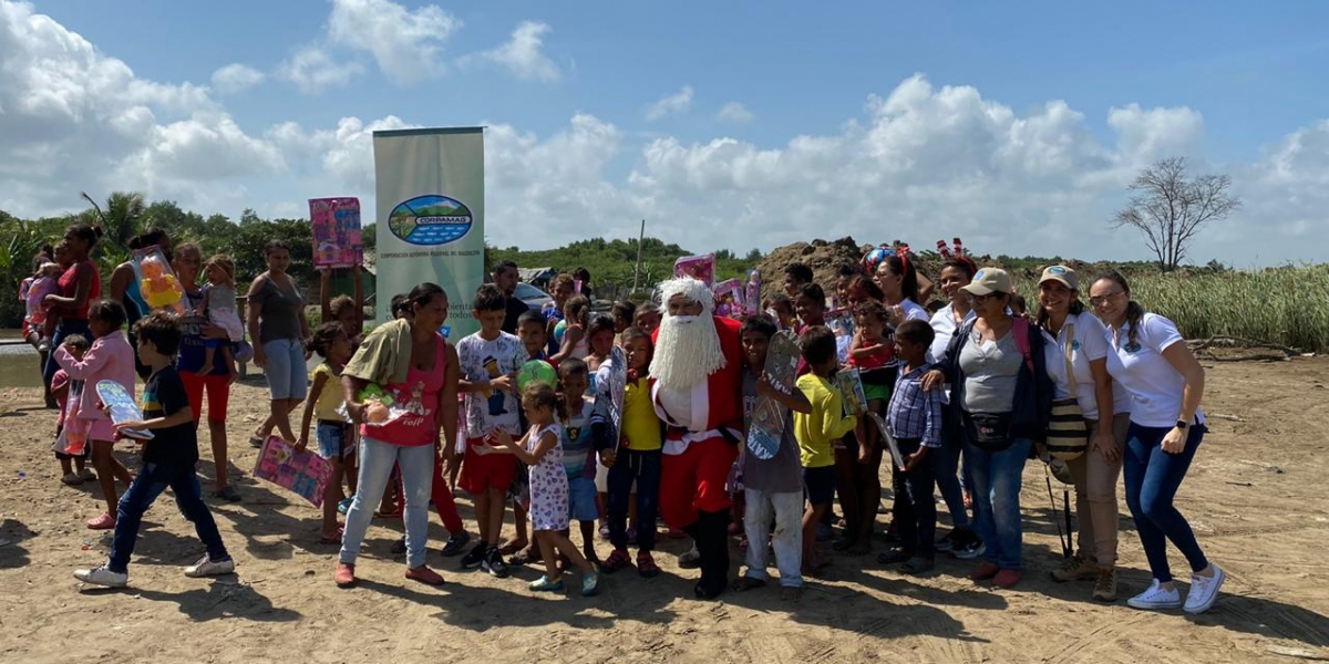 Entrega de regalos en Caño Clarín