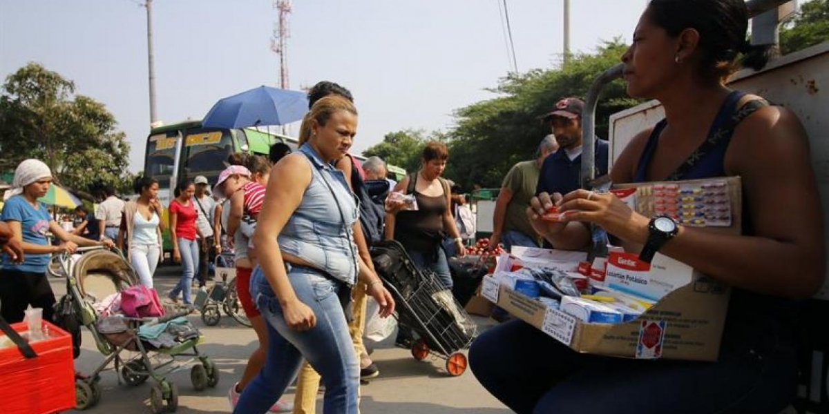 Los venezolanos en el puente Simón Bolívar. 