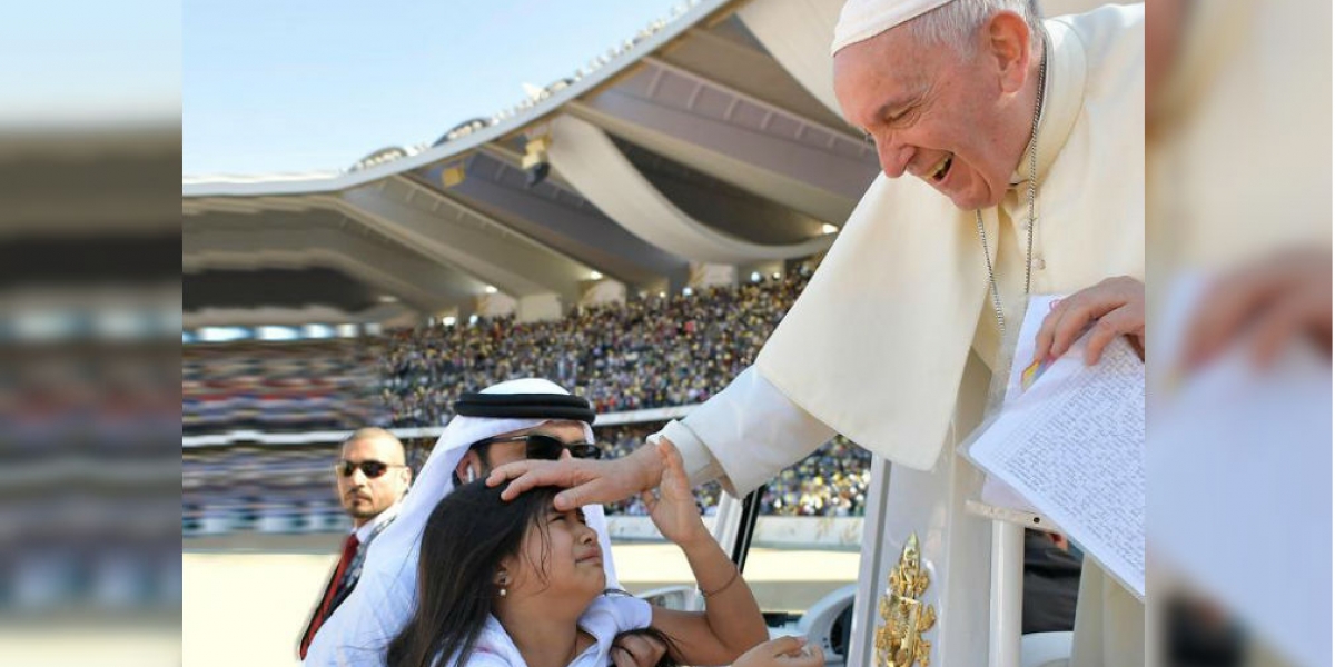 Gabriela, la niña colombiana que burlo la seguridad del Papa