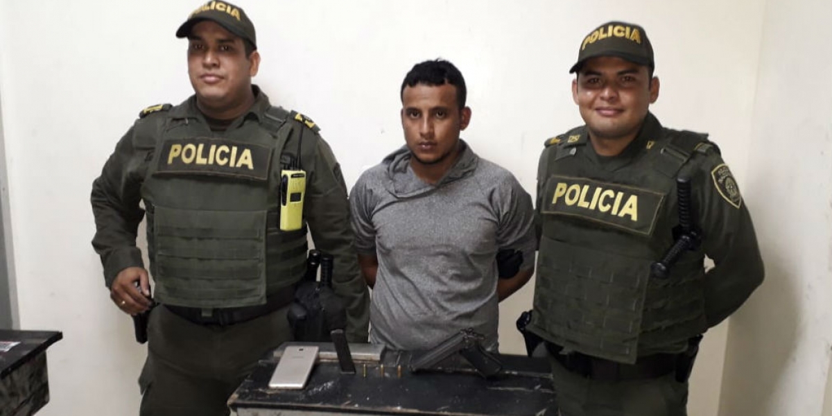 Policía Fabián Arturo Acosta Echeverría.