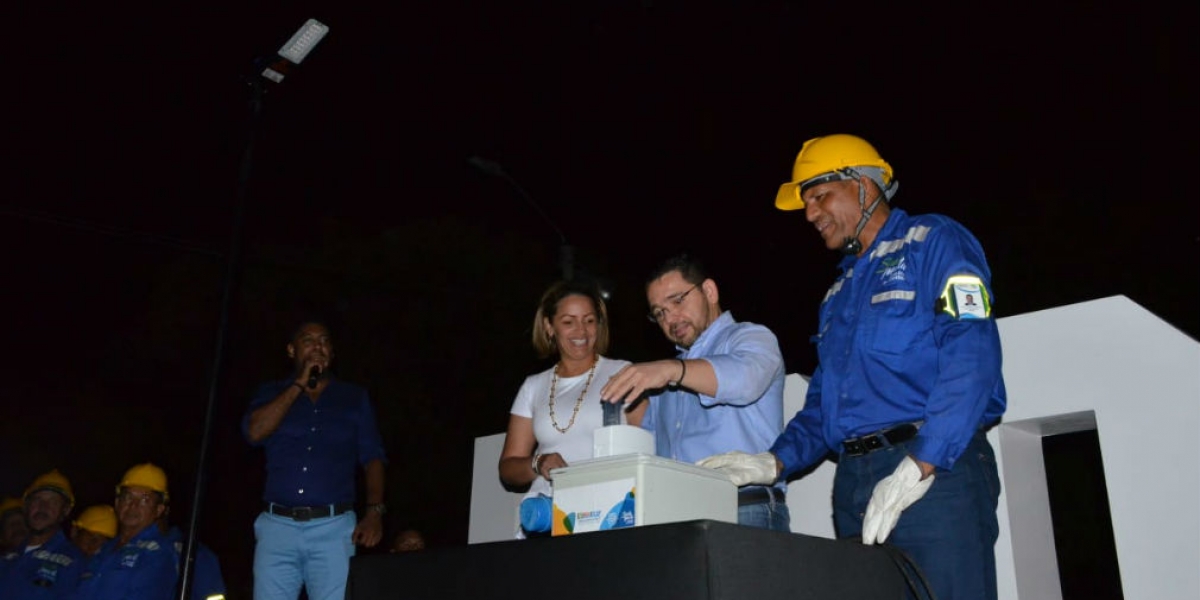 La presentación de las nuevas luminarias estuvo encabezada por el alcalde Rafael Martínez.
