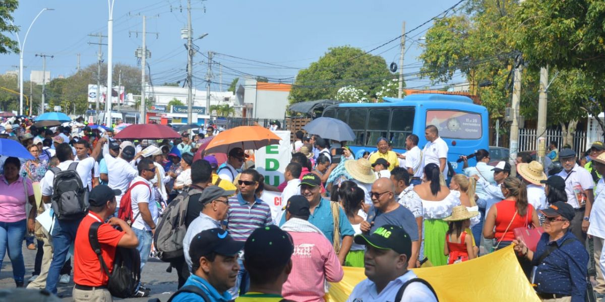 Cerca de 700 docentes del Magdalena participaron en el recorrido. 