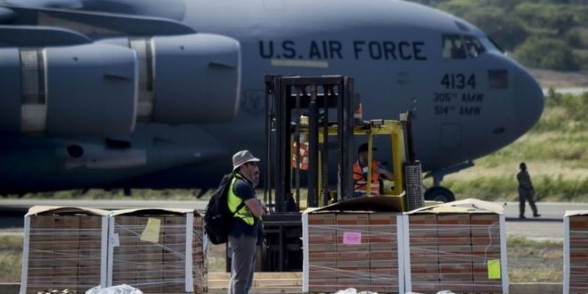 BBC Cargamento enviado con ayuda humanitaria desde Estados Unidos llega a Colombia y tiene destino final Venezuela.