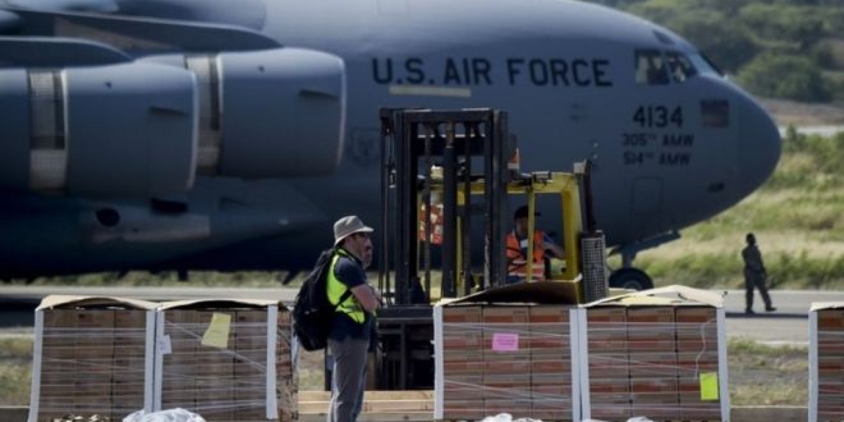 Cargamento enviado con ayuda humanitaria desde Estados Unidos llega a Colombia y tiene destino final Venezuela.