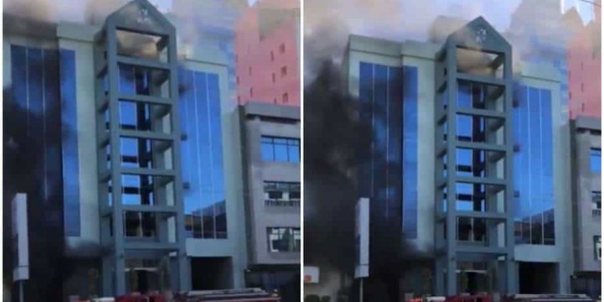 Hombre se lanza de edificio en México