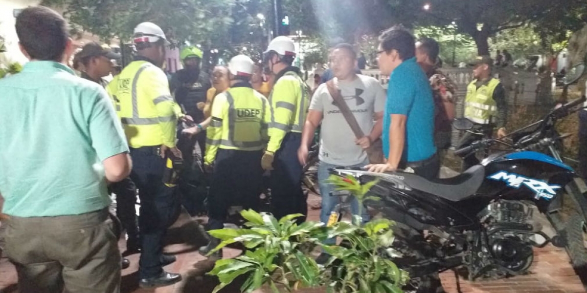 Operativo contra conductores que parqueaban motos en el Parque de los Novios.