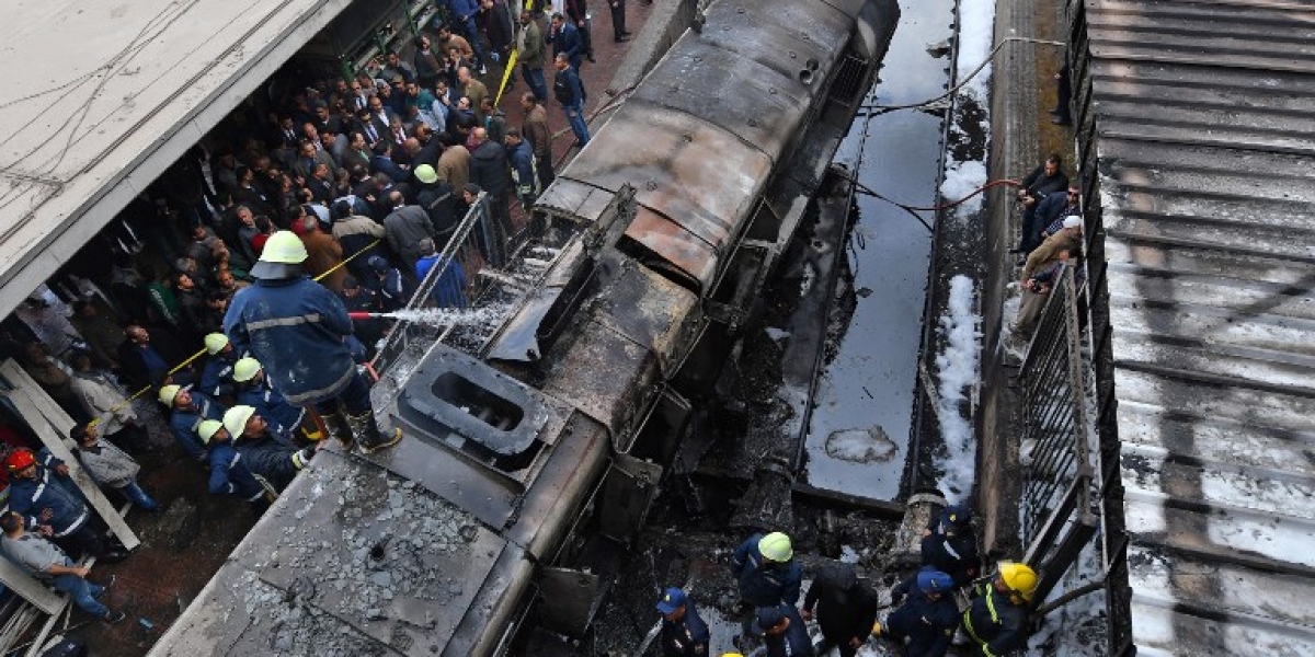 Locomotora del metro de El Cairo se estrelló e incendió