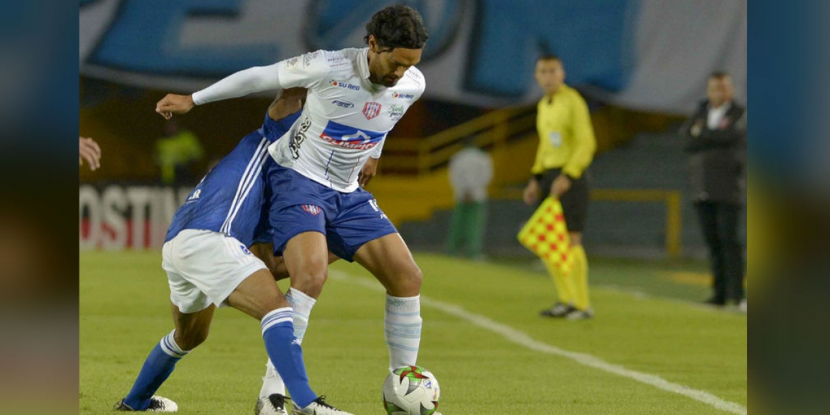 Acción del partido entre Unión y Millonarios.