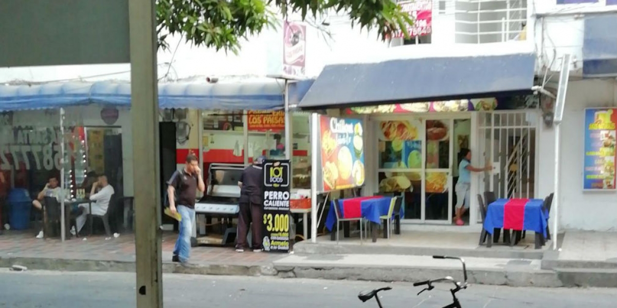 Cortesía Puesto de perros calientes y chorizos que ha sido retirado, sin embargo, regresa pese a las advertencias de la Udep.