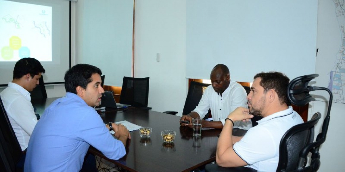 Reunión  entre el alcalde Rafael Martínez y el viceministro de Vivienda, Víctor Saavedra para proyecto de predios en Santa Marta