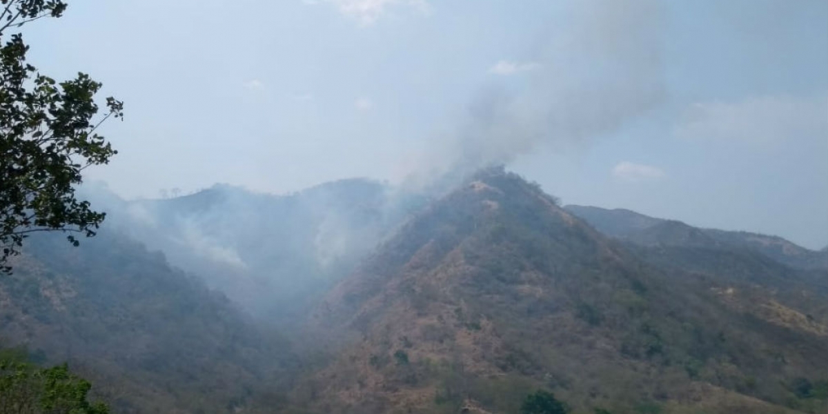 Bomberos Fundación El incendio se presentó hace seis días y el pasado martes lograron controlarlo.