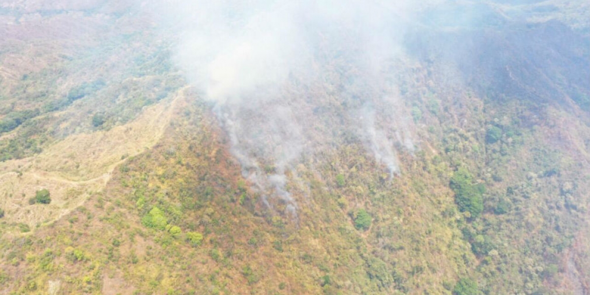 Incendio en Altos de Don Jaca.