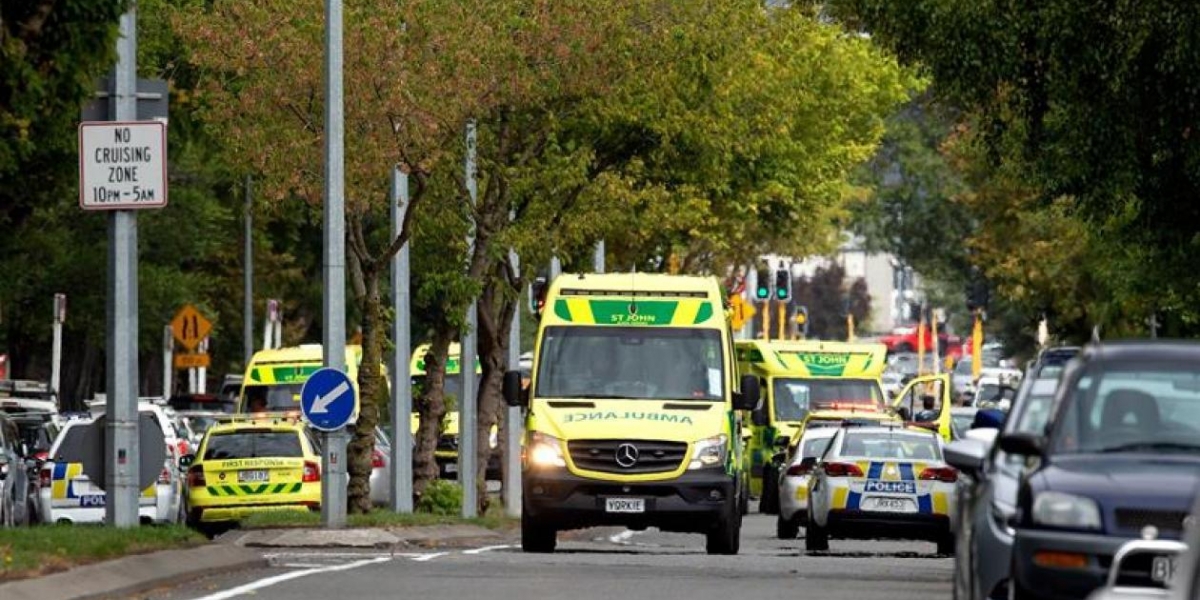 Policía de Nueva Zelanda en operativo tras el atentado terrorista.