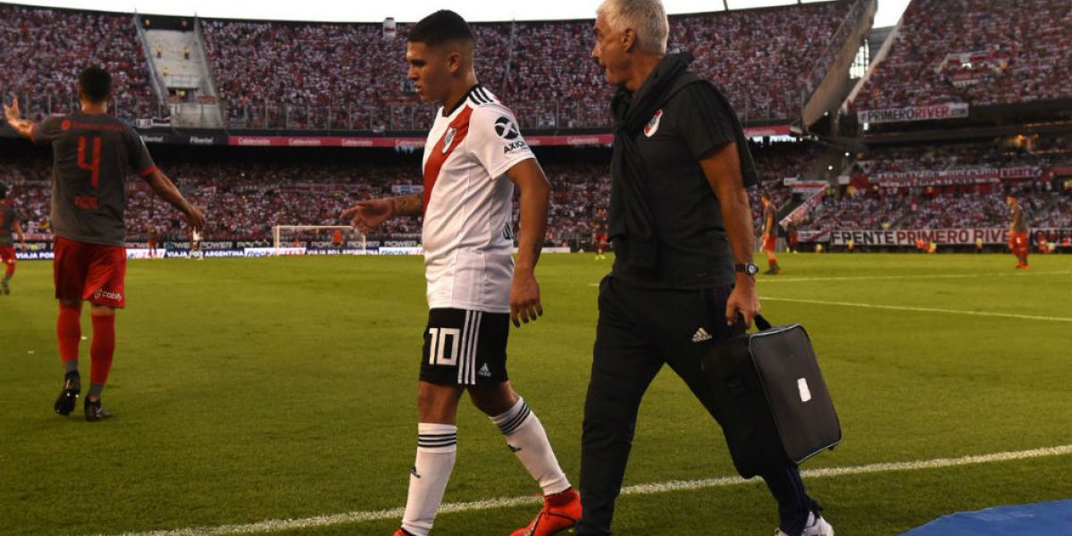 Juan Fernando Quintero salió lesionado y estará seis meses de baja.