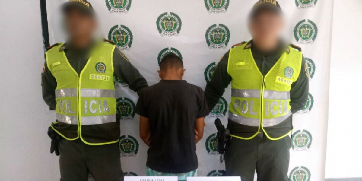Policía del Magdalena Adolescente detenido en El Banco.