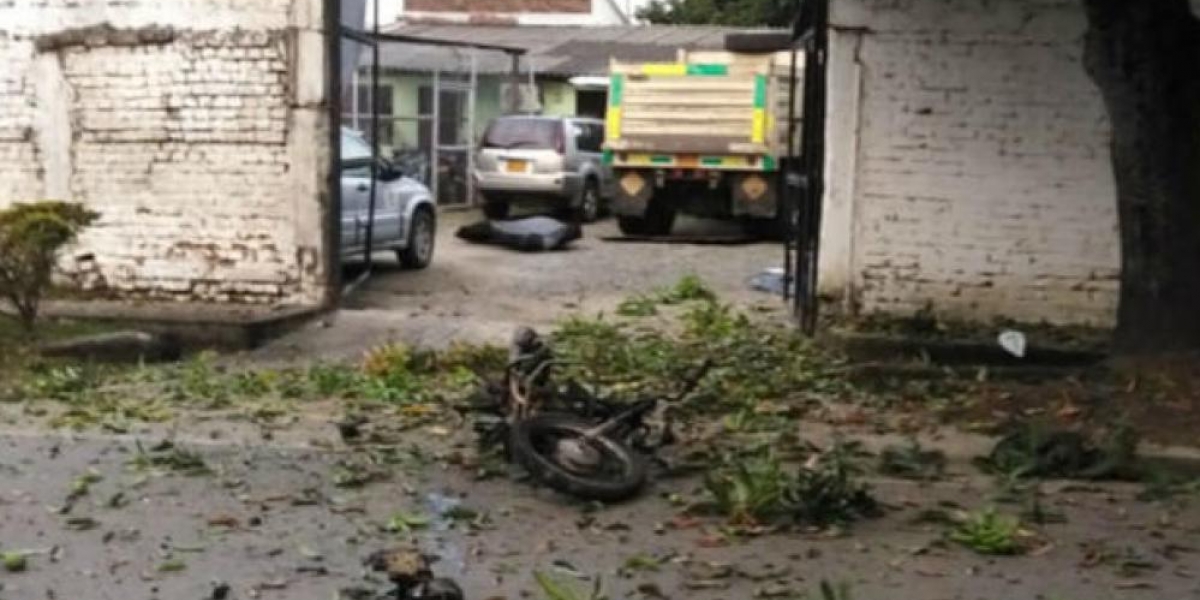 Lugar donde estalló la motocicleta bomba.