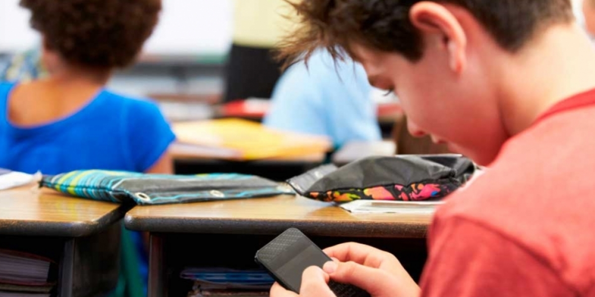Imagen de referencia Polémica propuesta que busca prohibir el uso del celular en las aulas de los colegios Colombia
