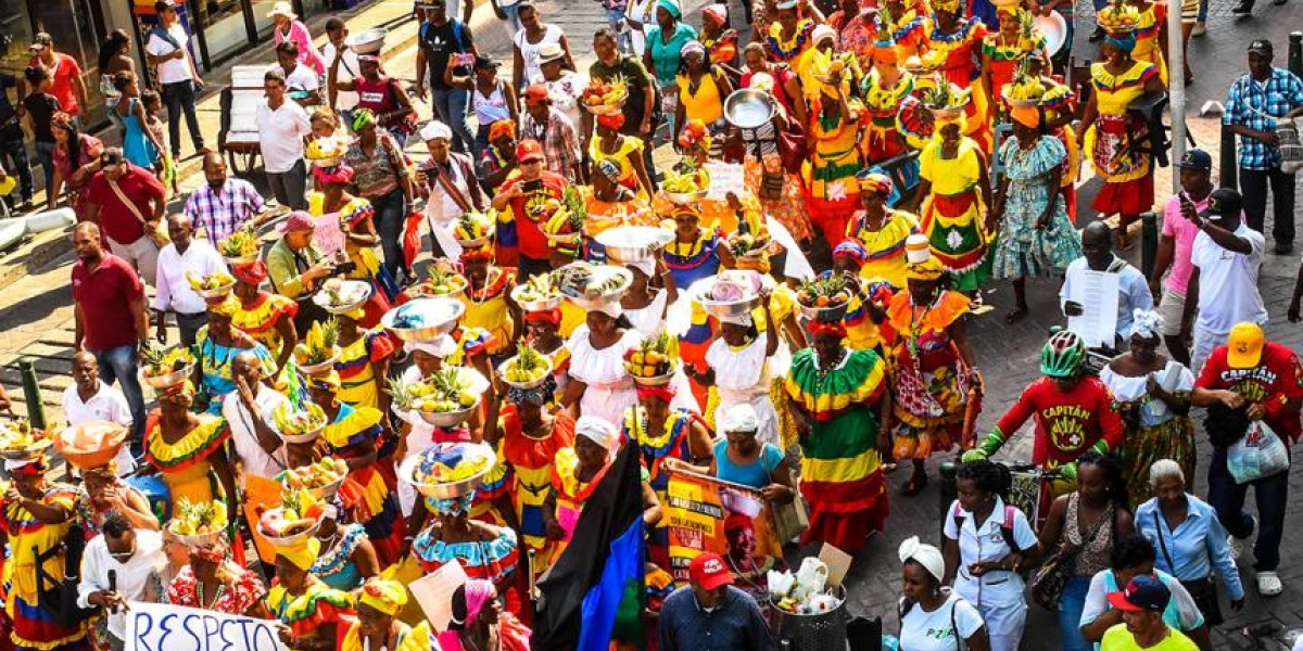 Marcha de palenqueras y demás vendedores en Cartagena para exigir derecho al trabajo