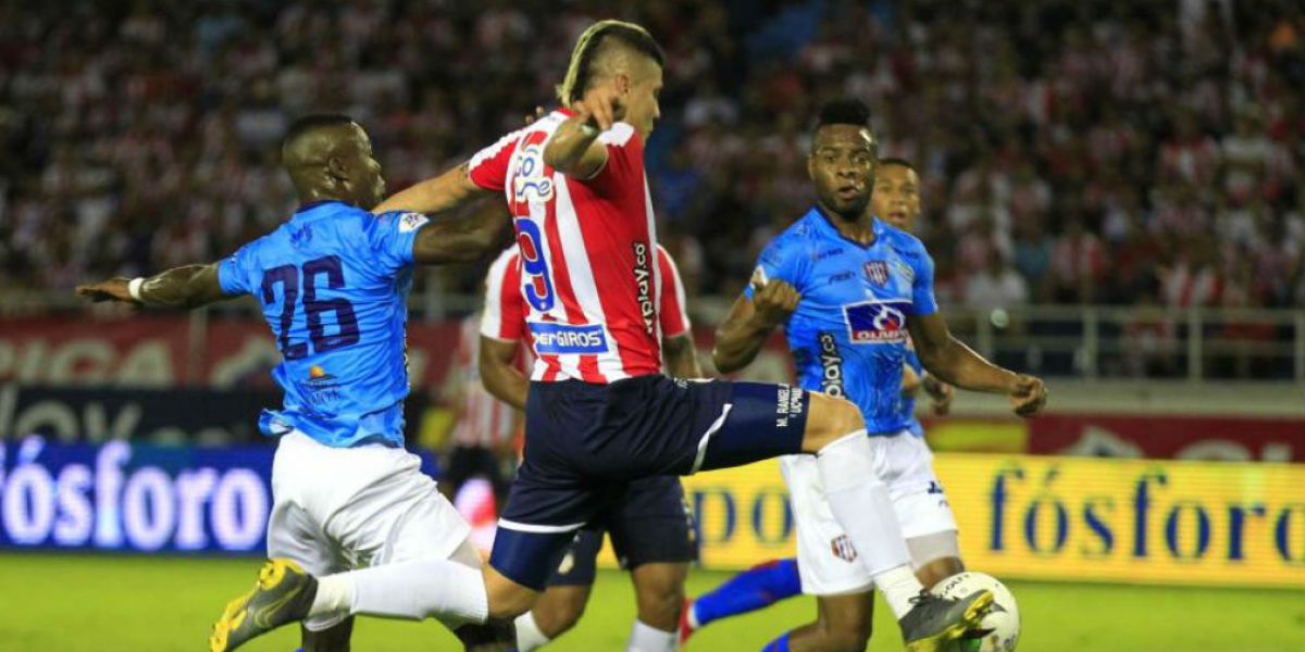 Acción del partido entre Junior y Unión.