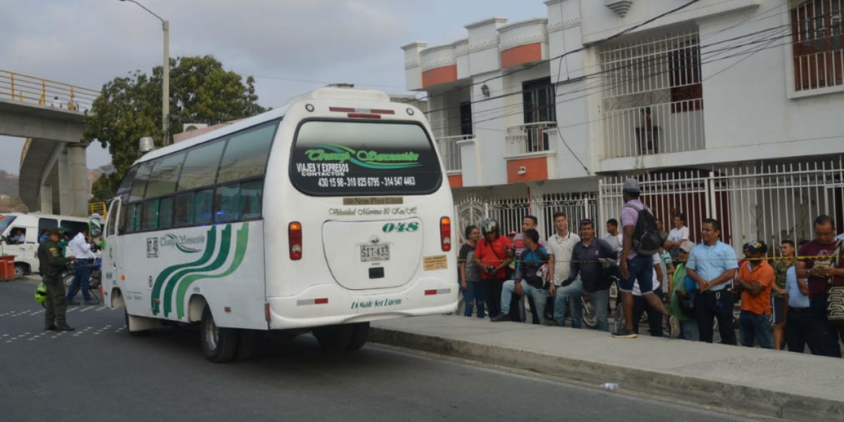 Buseta donde fue asesinado el hombre.