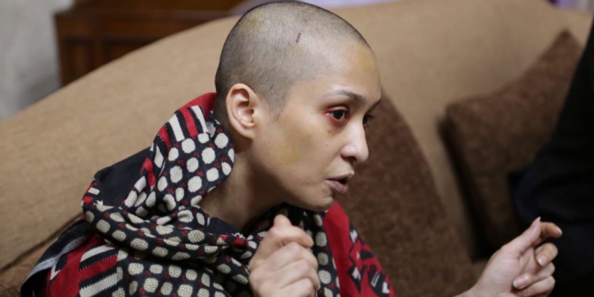 Twitter Asma Aziz denuncia haber sido víctima de su marido
