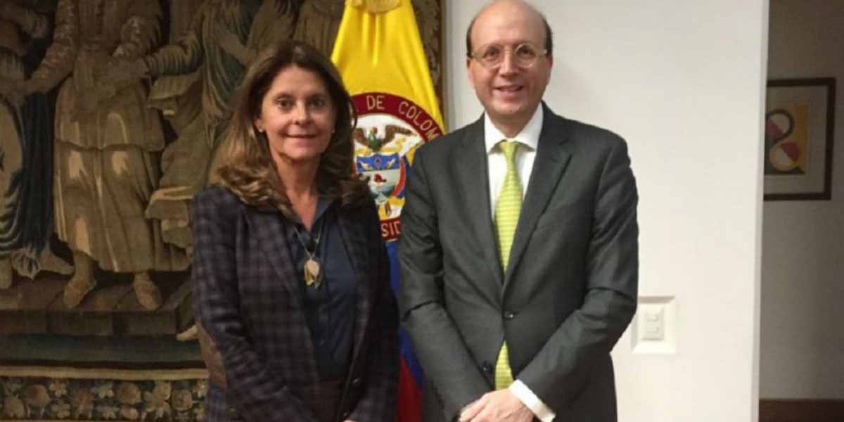 Andrés Rugeles, acompañado con Marta Lucía Ramírez, vicepresidenta.