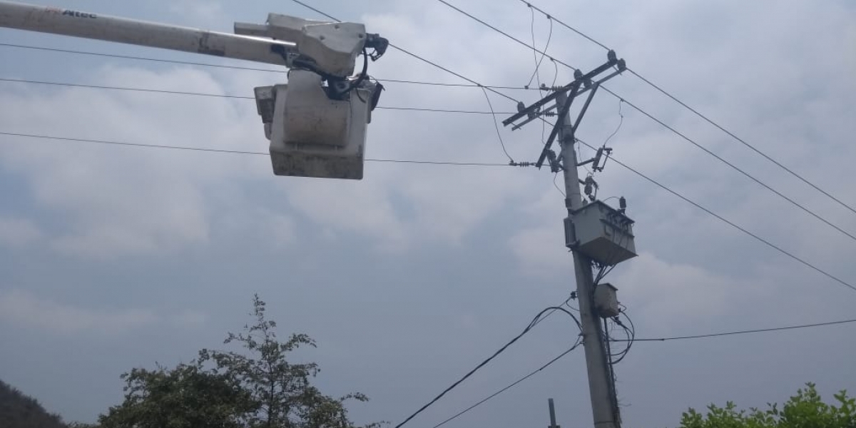 Electricaribe Trabajos en Gaira Industrial.