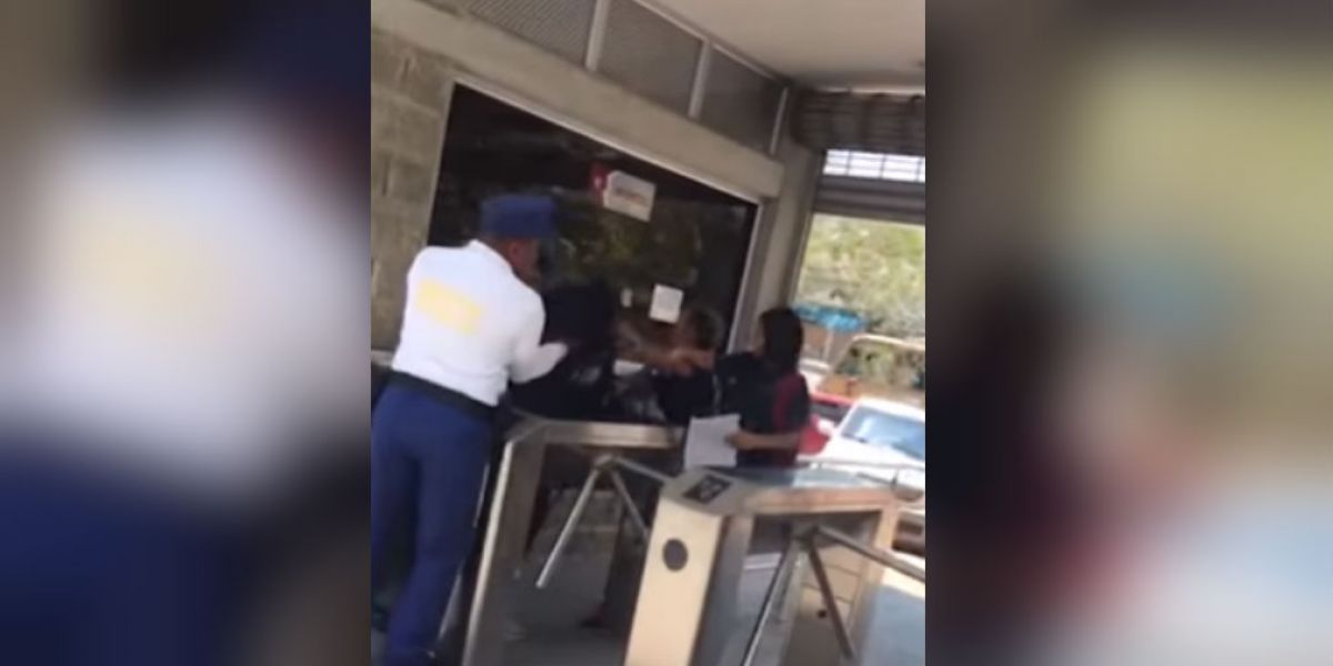 Zona Cero Encontrón de dos universitarias con golpes y halones de cabello