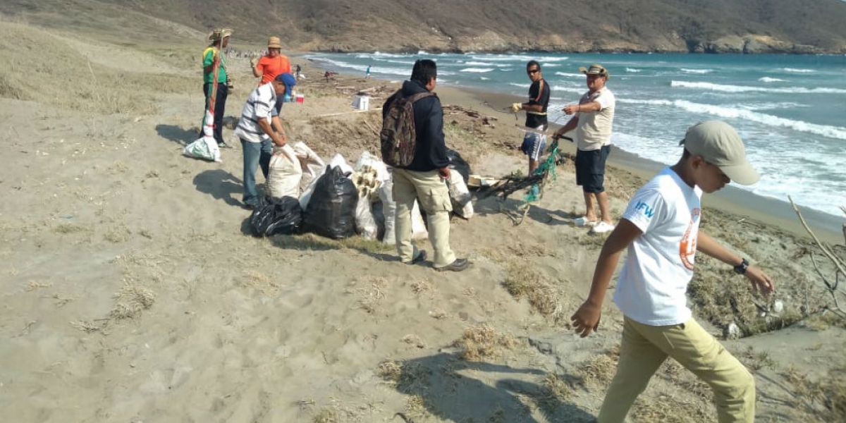 Limpieza del sector de Siete Olas en el Parque Tayrona.