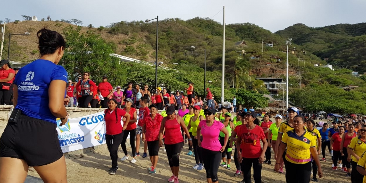 La programación recreodeportiva prevé la aerorumba, la cual establece maratones de aeróbicos en las diferentes playas y balnearios de Santa Marta.