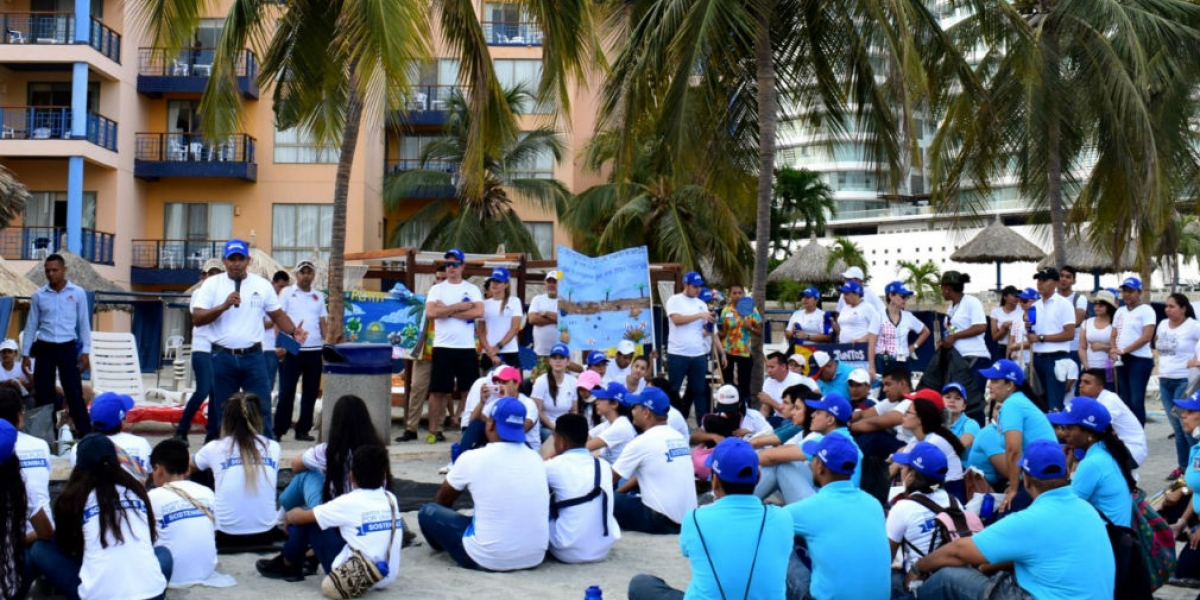 Playaton y caminata ambiental, organizada por el Zuana