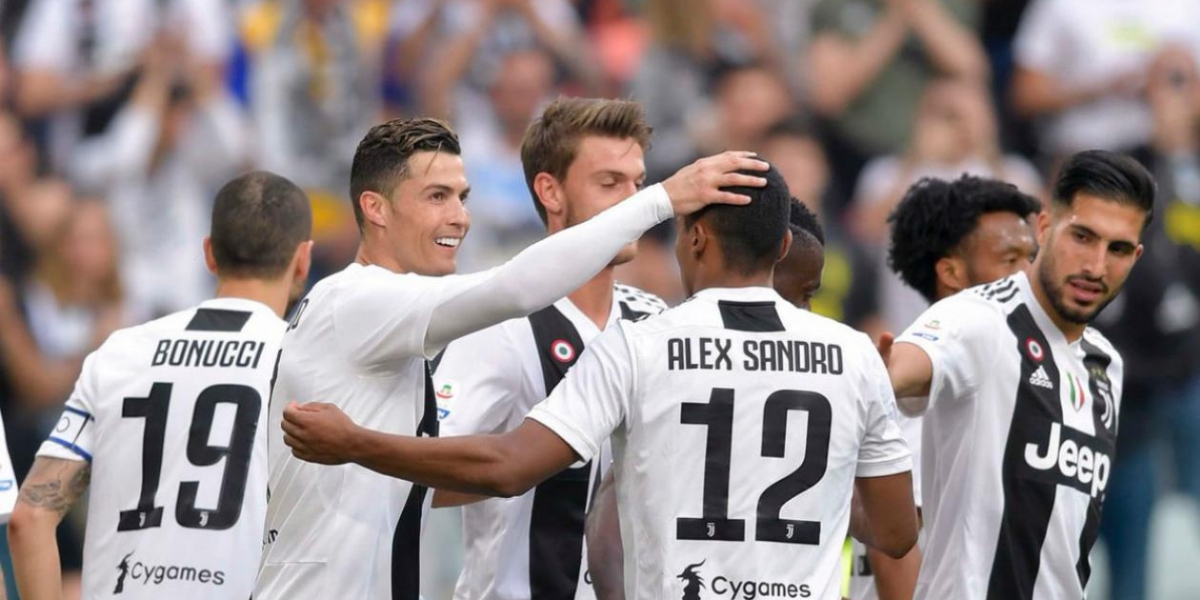 Jugadores de Juventus celebran uno de los goles del partido.