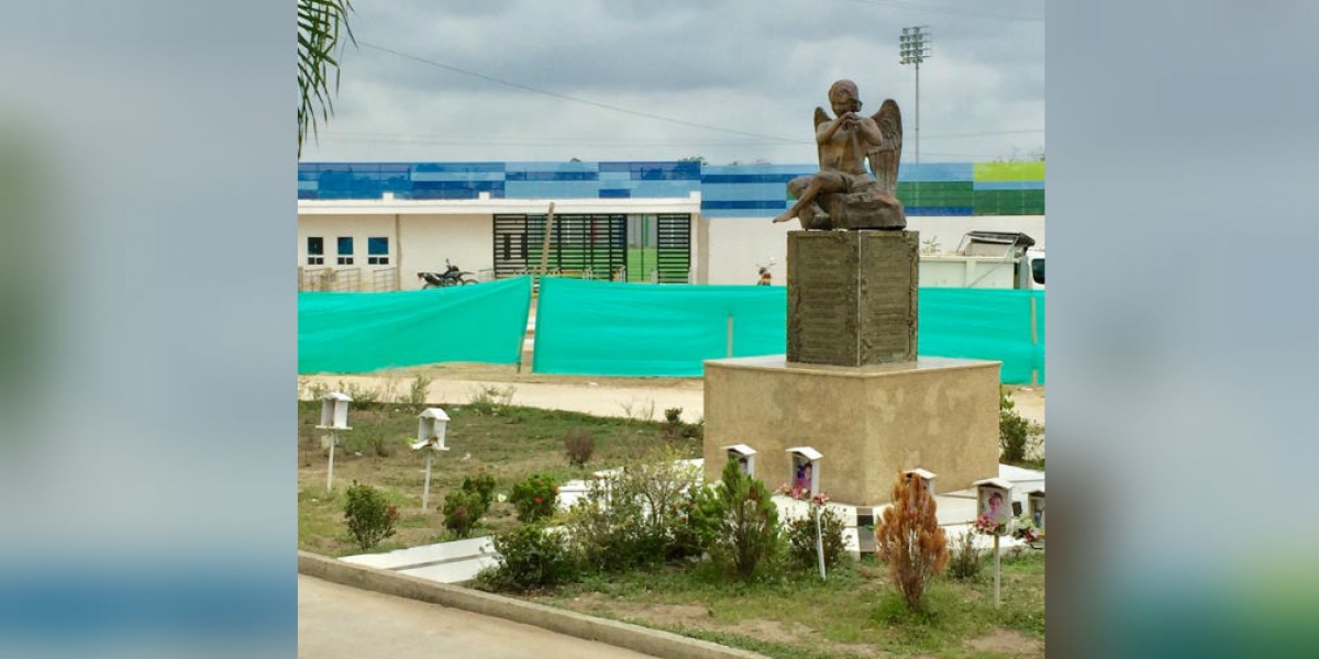 Seguimiento.co El estadio queda a metros del monumento construido en honor a los pequeños que murieron calcinados.