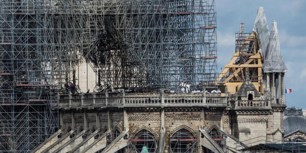 Catedral de Notre Dame afectada por incendio