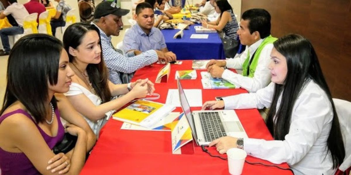 Cortesía Más de 200 personas entre empresarios, emprendedores y estudiantes se dieron cita en este importante espacio