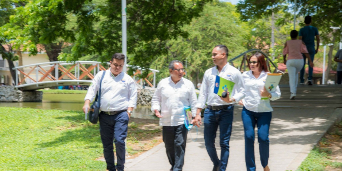 Directivos de la Facultad Ciencias Empresariales y Económicas y los Programas de Turismo de la Institución con evaluadores TedQual.