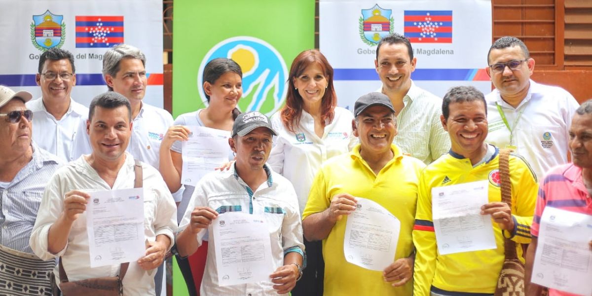 Estos  avales fueron otorgados a  los pequeños productores que no tienen garantías que ofrecer en el banco.