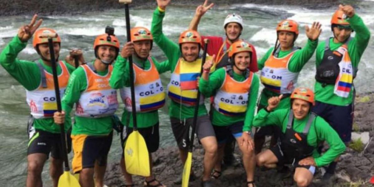 Grupo nacional de Rafting 'Remando por la Paz'