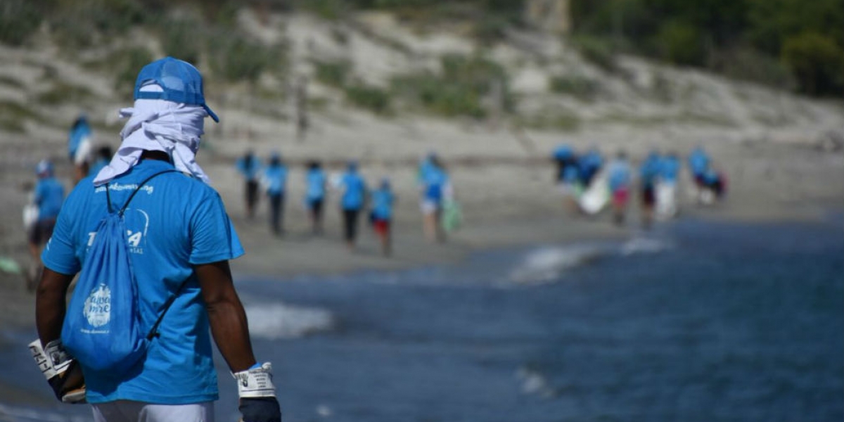 Fundacion Akwamare en jornada de limpieza de playas