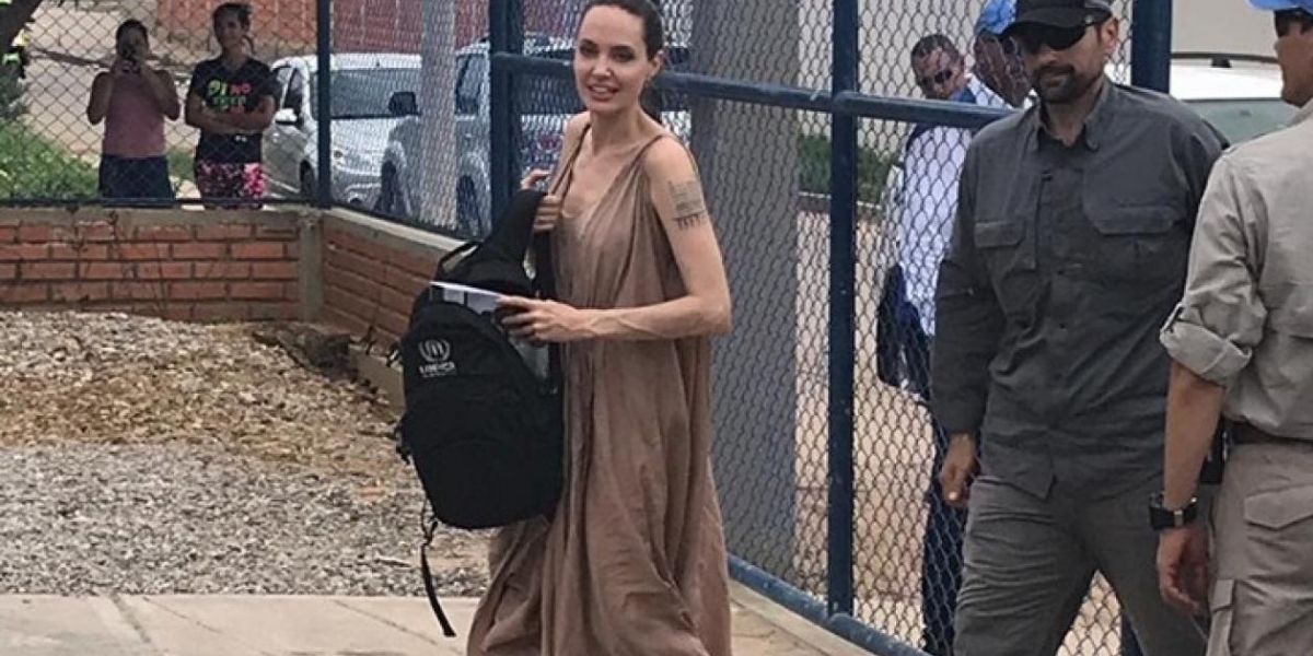  Angelina Jolie a su llegada a Riohacha.