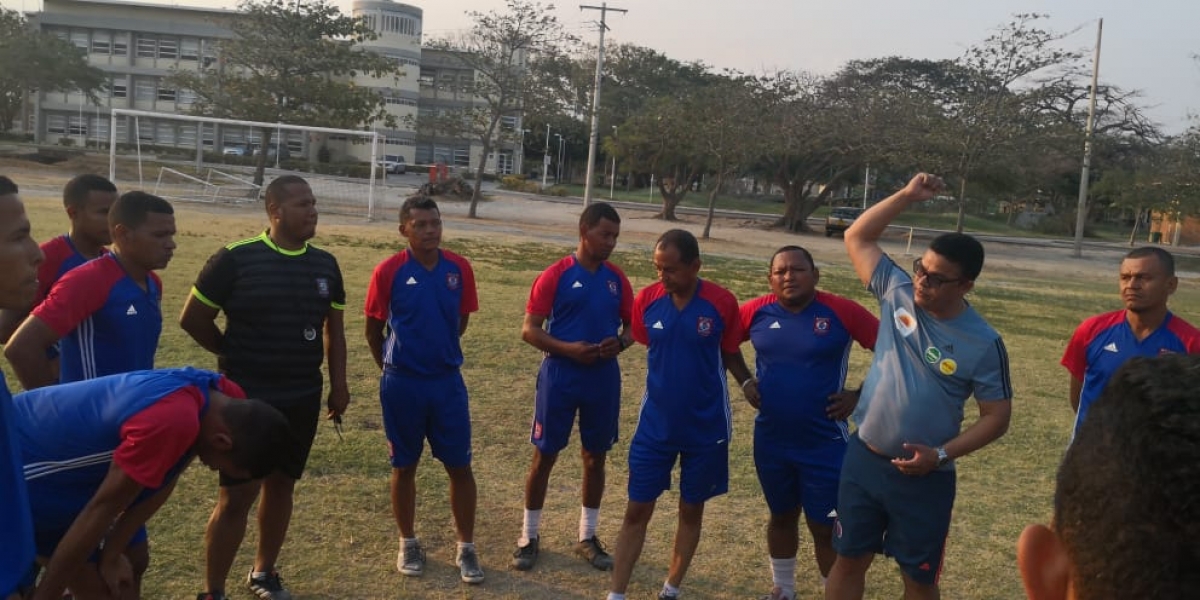 El objetivo del taller es que los participantes conozcan las nuevas modificaciones del reglamento del fútbol.