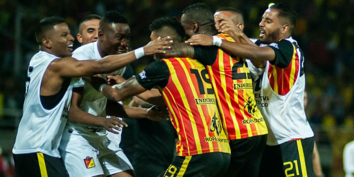 Jugadores del Pereira celebrando.